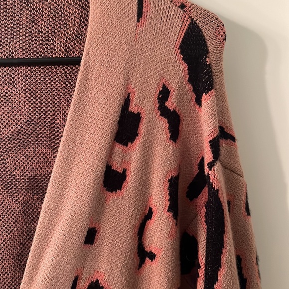 Leopard print open faced long cardigan- size medium - Picture 11 of 14